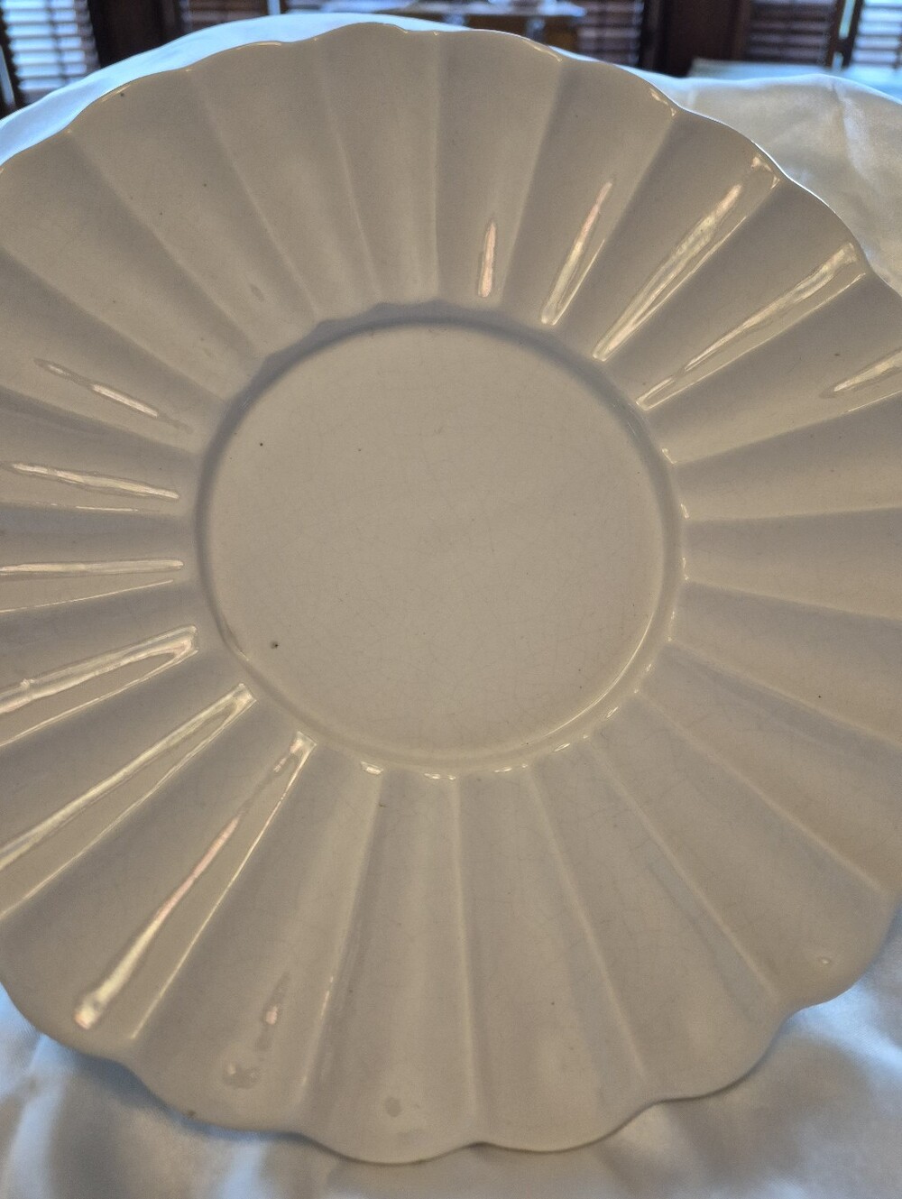 Classic White Scalloped Ceramic Dinner Dish Used For Plants